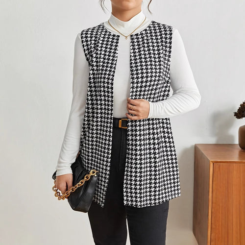 Elegant women's sleeveless vest with houndstooth pattern Lune London