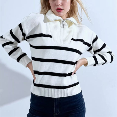 Knitted sweater for women with high collar and zipper Lune London