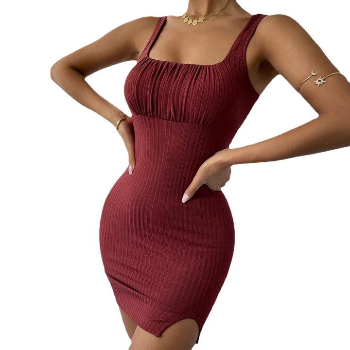 Robe ajustée en rib métrique pour femmes avec décolleté carré et fente haute Chic & Stil