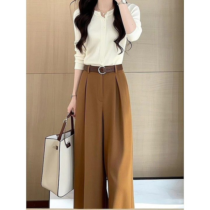 Pantalons larges taille haute pour femmes avec de fins détails de plis Chic & Stil