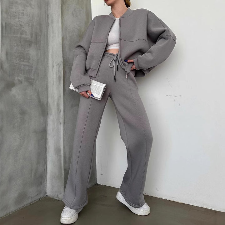 Casual look for women with a casual zip jacket and wide pants Lune London