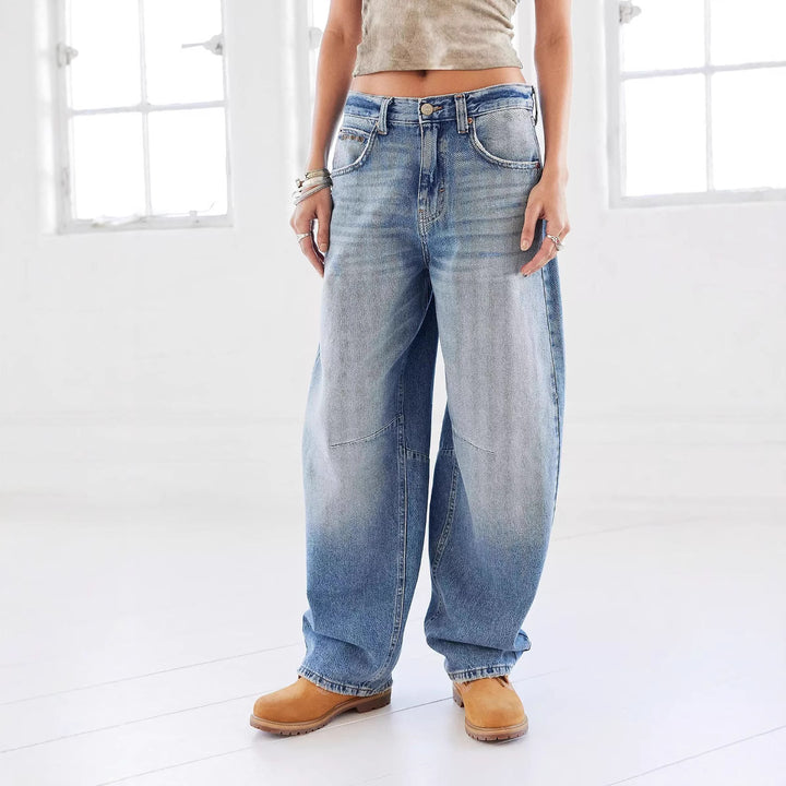 Women's loose-fitting jeans in a casual style with fashionable details Lune London