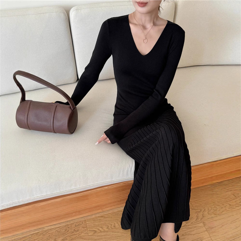 Maxi dress for women with V-neck and pleated skirt design Lune London