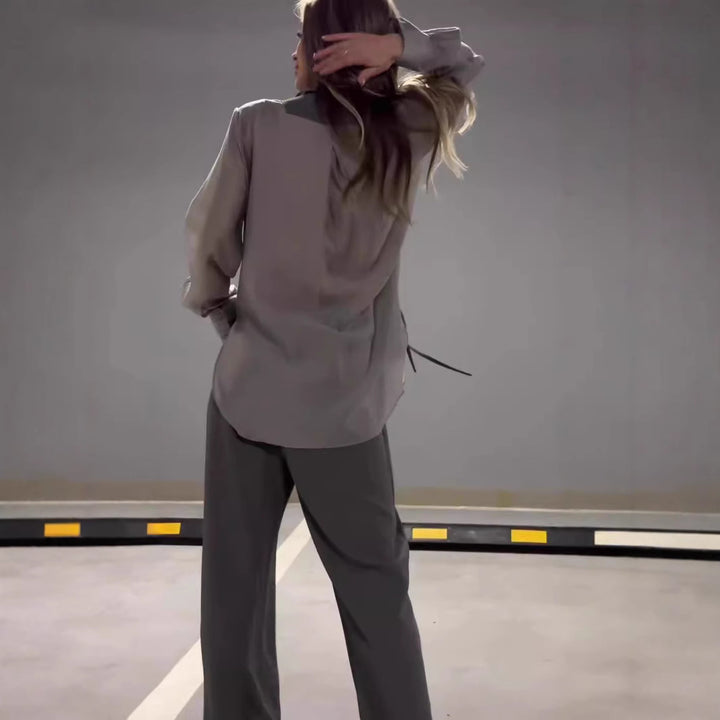 Ladies Elegant and modern outfit consisting of a fitted blazer and wide pants Lune London