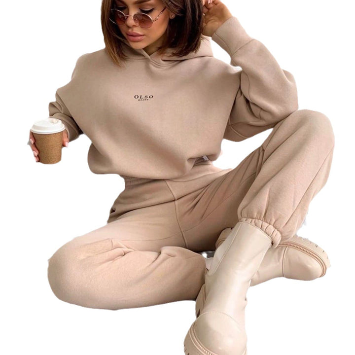 Casual look for women in hoodie and joggers Lune London