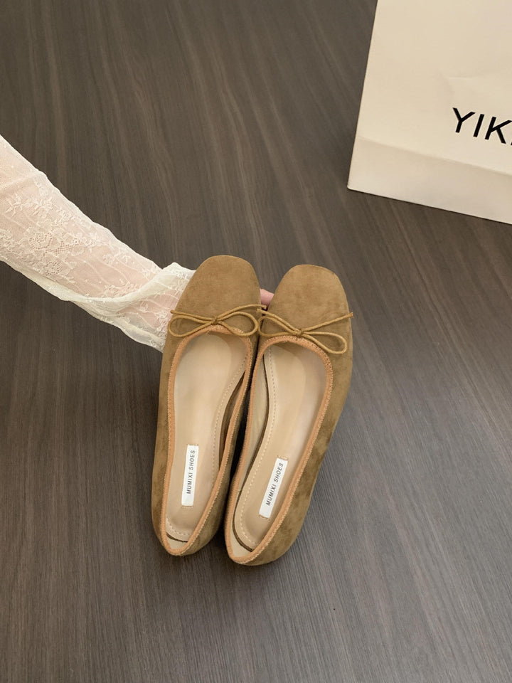 Women's ballerinas with delicate bow detail and velvety surface texture Lune London