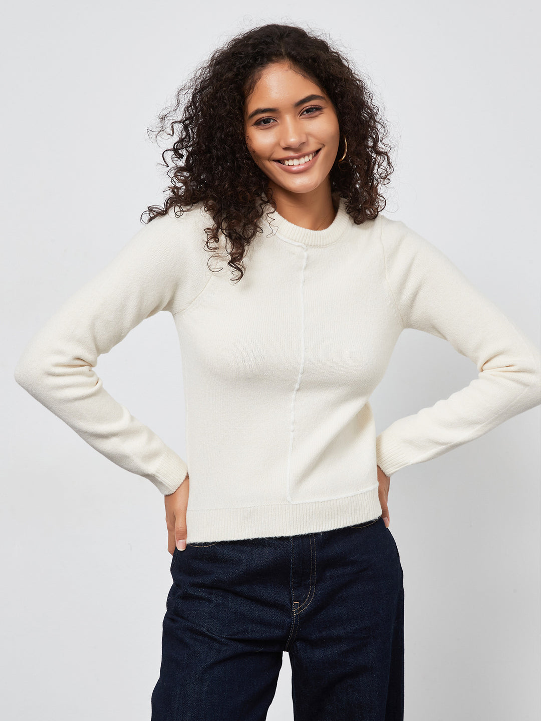 Pull en tricot pour femmes avec un joli col rond et des détails de couture modernes Lune London