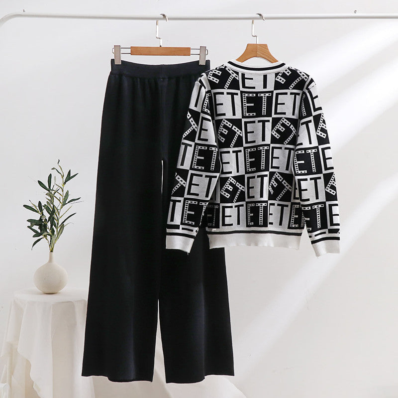 Casual knitted loungewear set for women with graphic pattern and loose fit Lune London