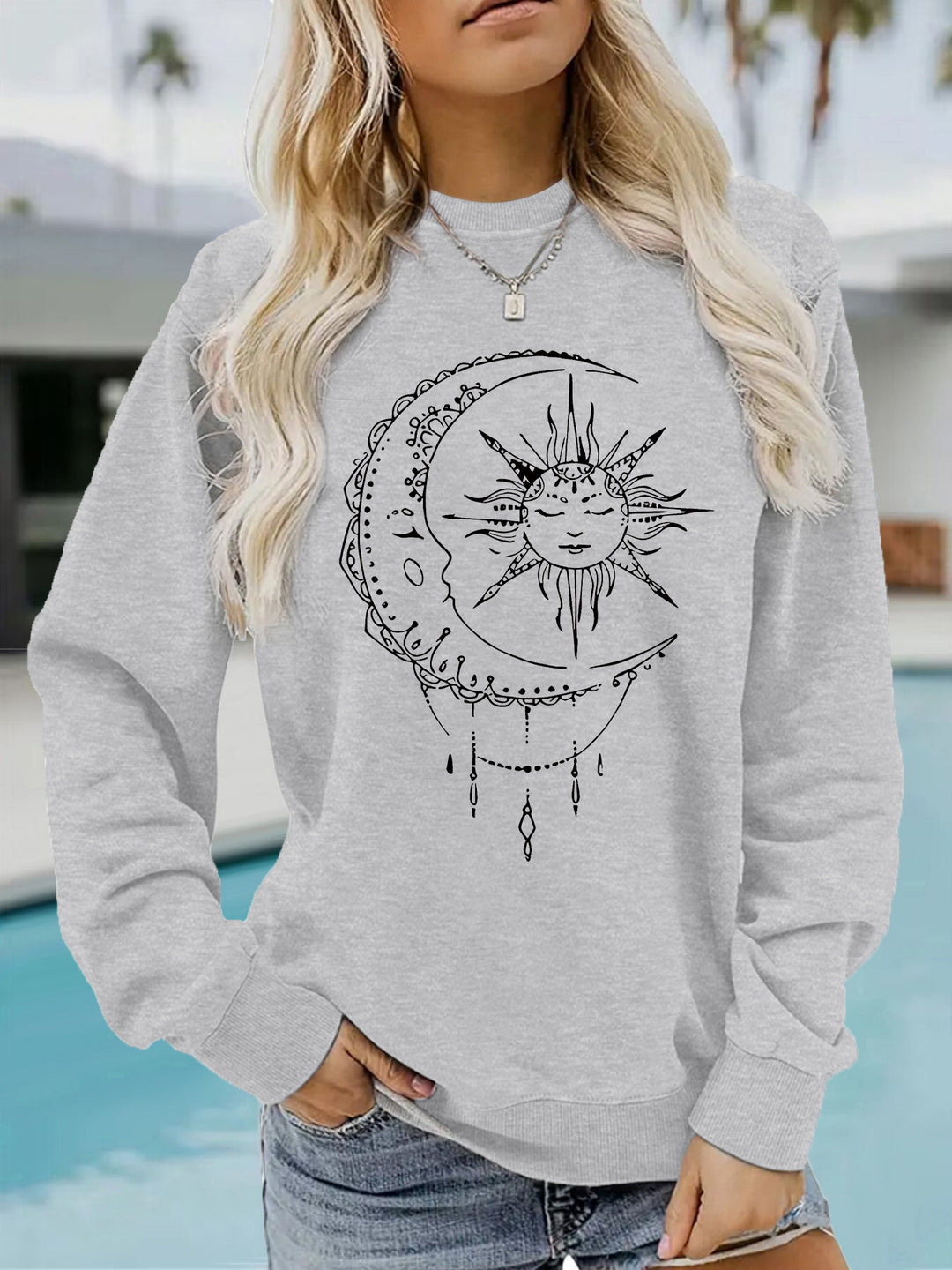 Sweatshirt pour femmes avec un design artistique de soleil et de lune Chic & Stil