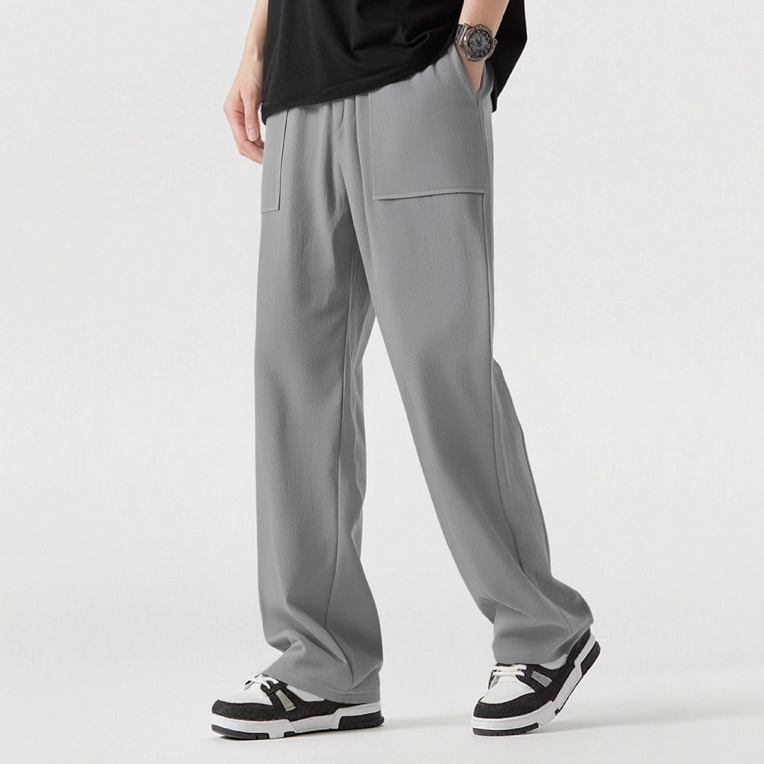 Casual cargo pants for men with practical pockets and elastic waist Lune London