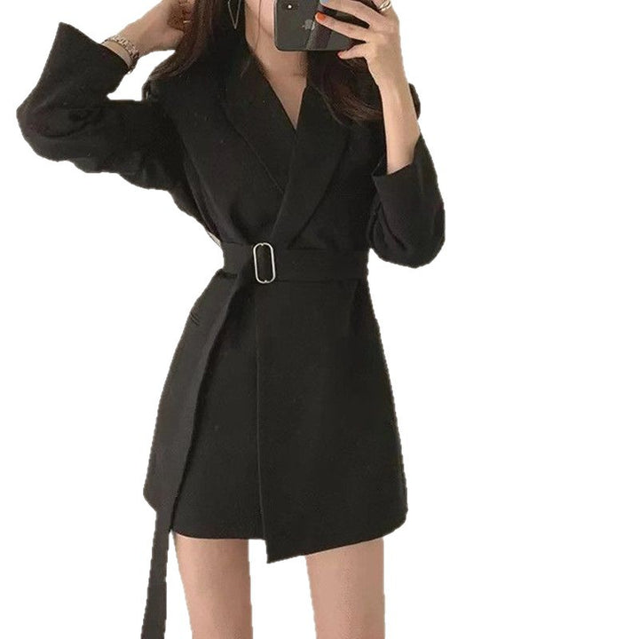 Robe blazer pour femmes avec coupe ajustée et ceinture Chic & Stil