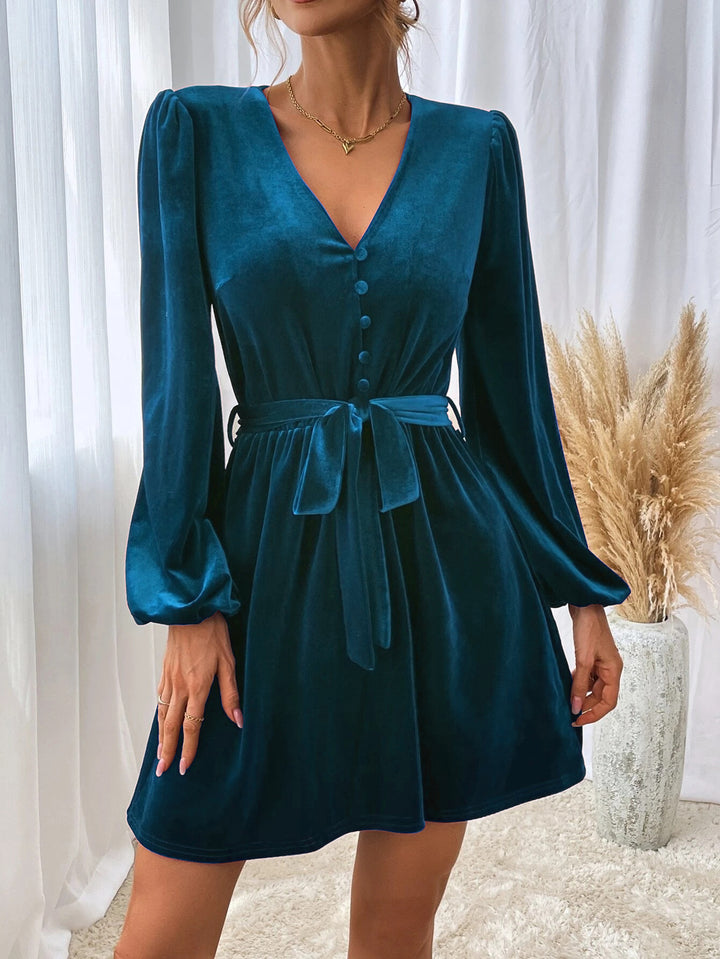 Robe en velours pour femme avec décolleté en V profond et ceinture à la taille Chic & Stil