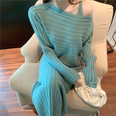 Pull en maille élégant pour femmes avec design à épaules dénudées et texture à fines côtes Chic & Stil