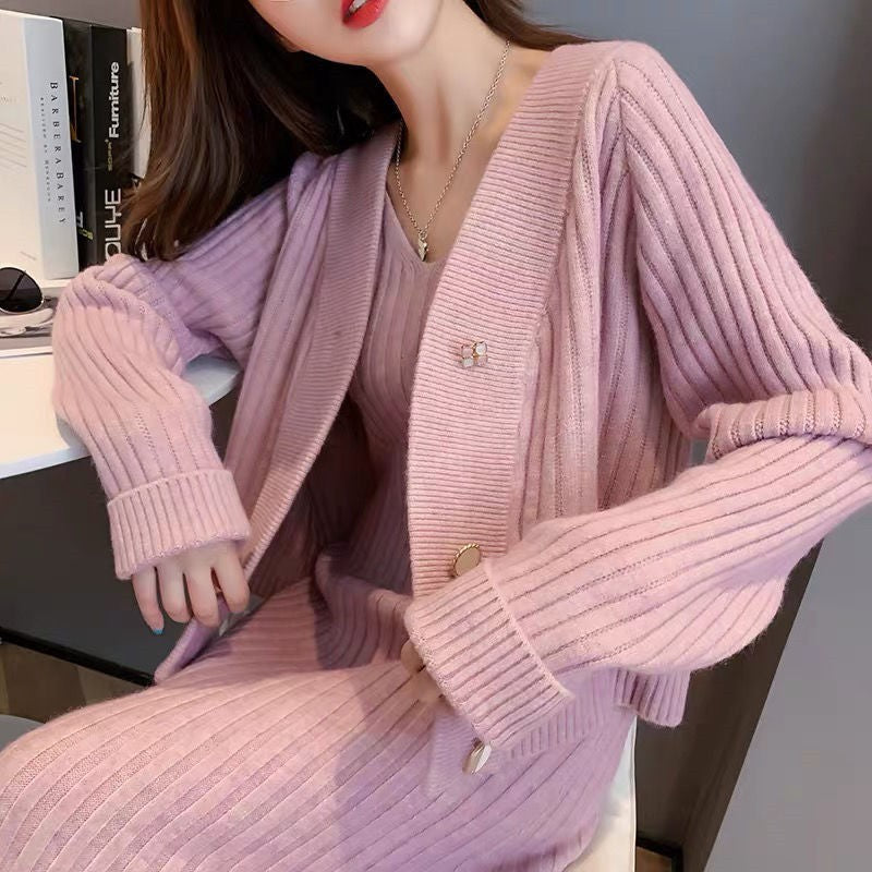 Ensemble en tricot confortable pour femmes avec col en V et détail de bouton tendance Chic & Stil