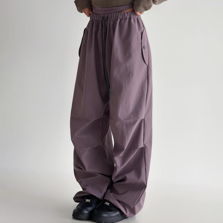 Casual cargo pants for women with a loose fit and practical pockets Lune London