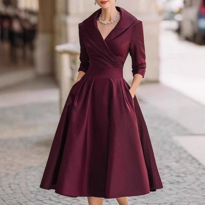 Robe portefeuille élégante pour femmes avec peplum et poches pratiques Chic & Stil