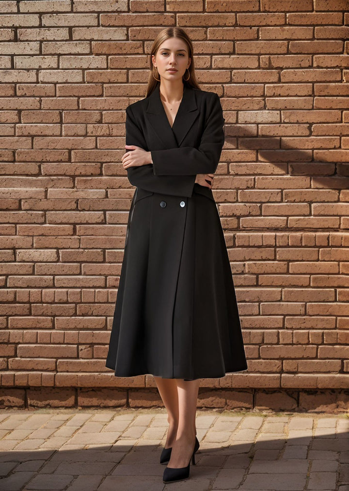 Elegant winter coat, fitted for ladies with double-breasted fastening and practical pockets Lune London