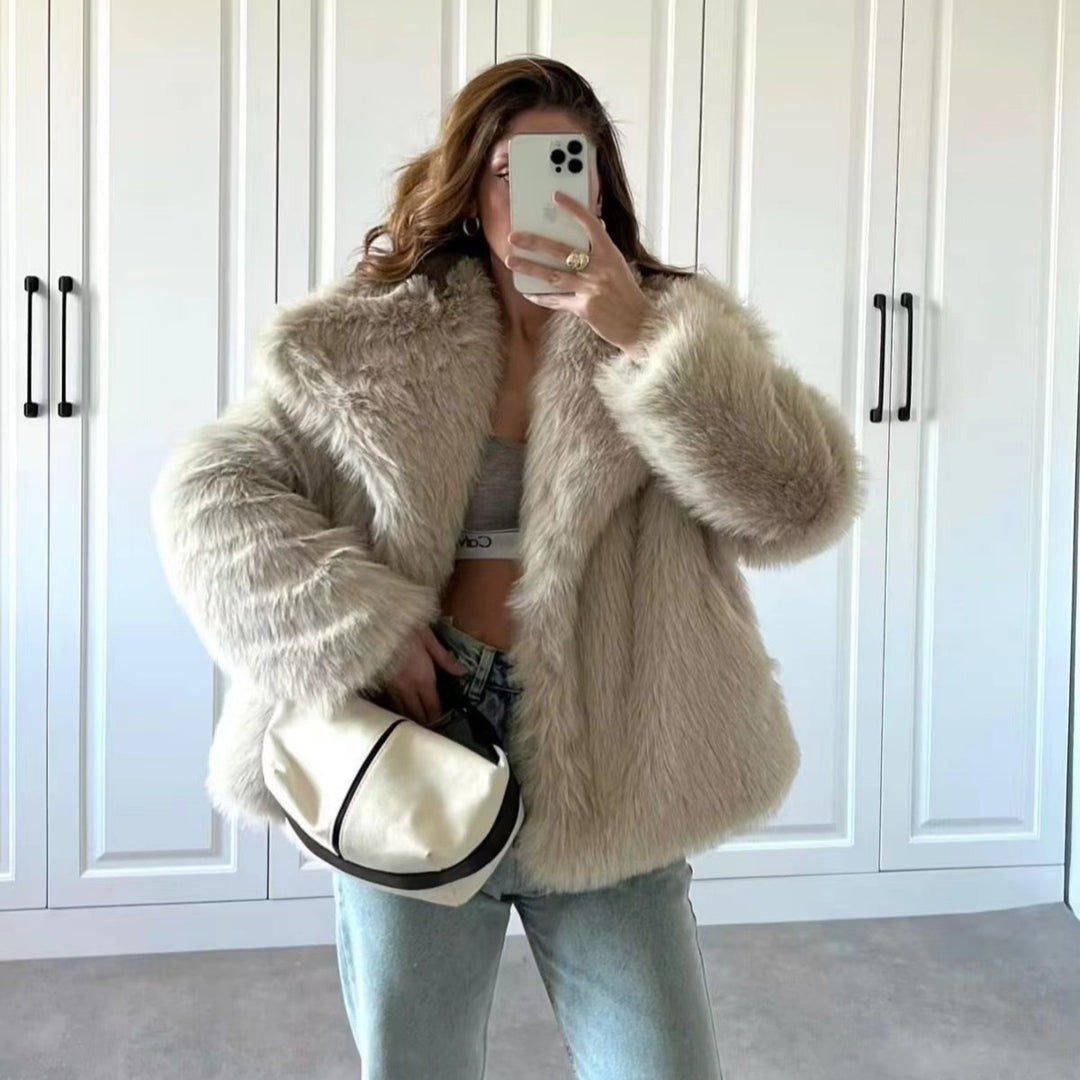 Luxurious faux fur coat for women Lune London