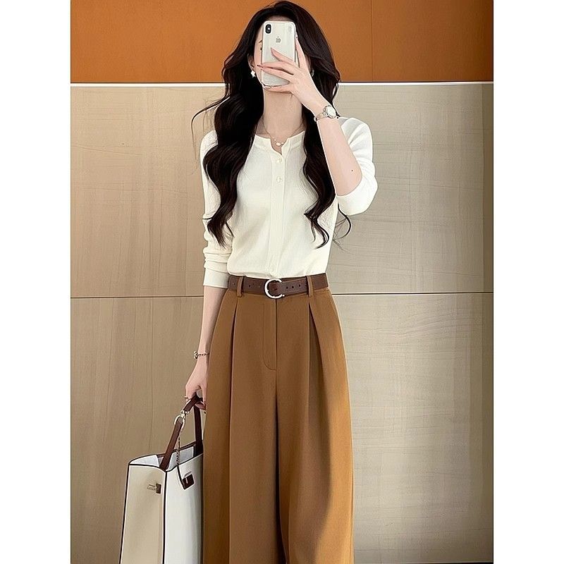 Pantalons larges taille haute pour femmes avec de fins détails de plis Chic & Stil