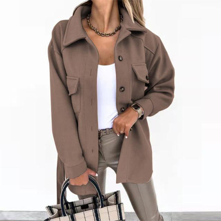 Women's shirt with practical pockets and modern cut Lune London