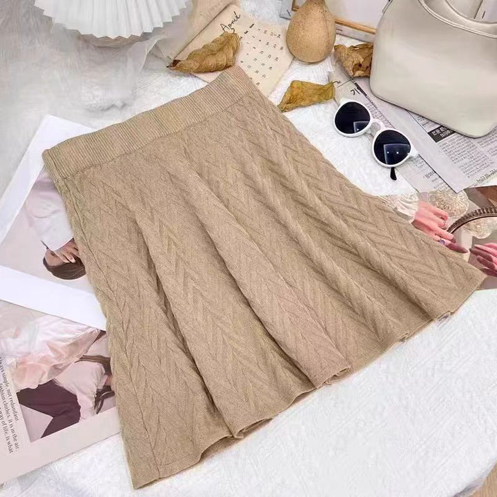 Knitted skirt for women with elegant braid details and a flattering cut Lune London