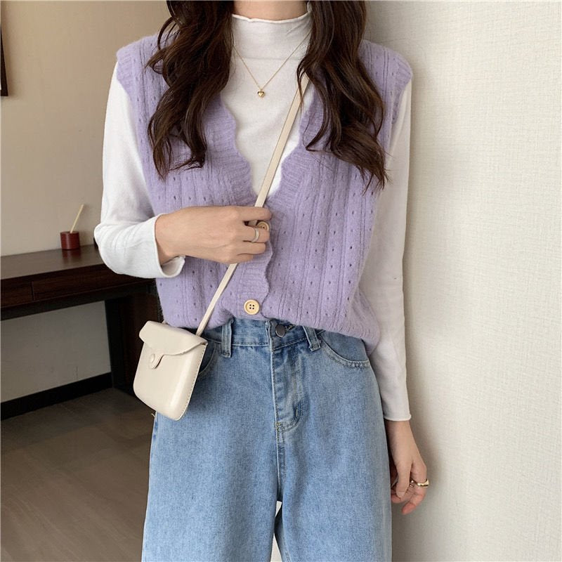 Knit cardigan for women with V-neck and buttons Lune London