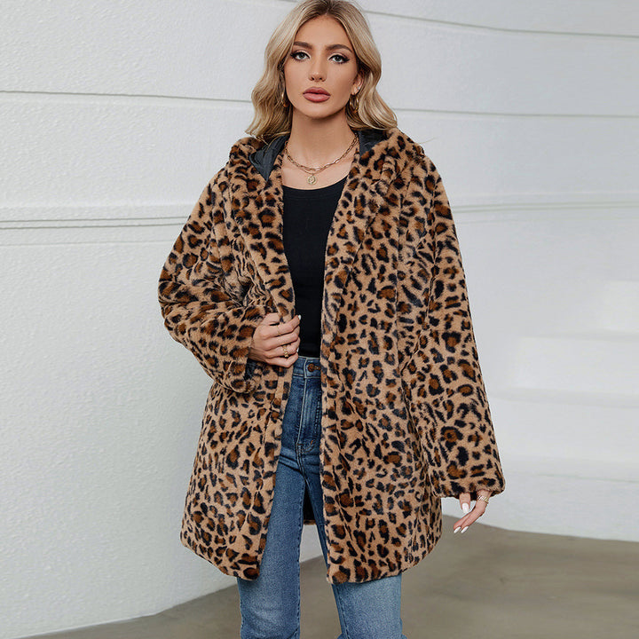 Women Cozy Jacket with a modern leopard pattern and comfortable pockets Lune London