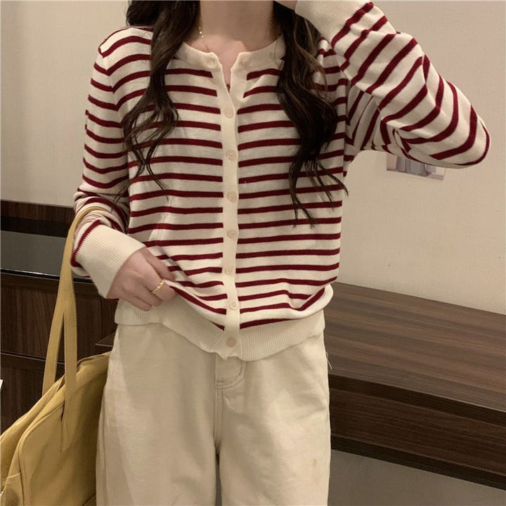 Pull en tricot à manches longues pour femmes avec fermeture à boutons Chic & Stil