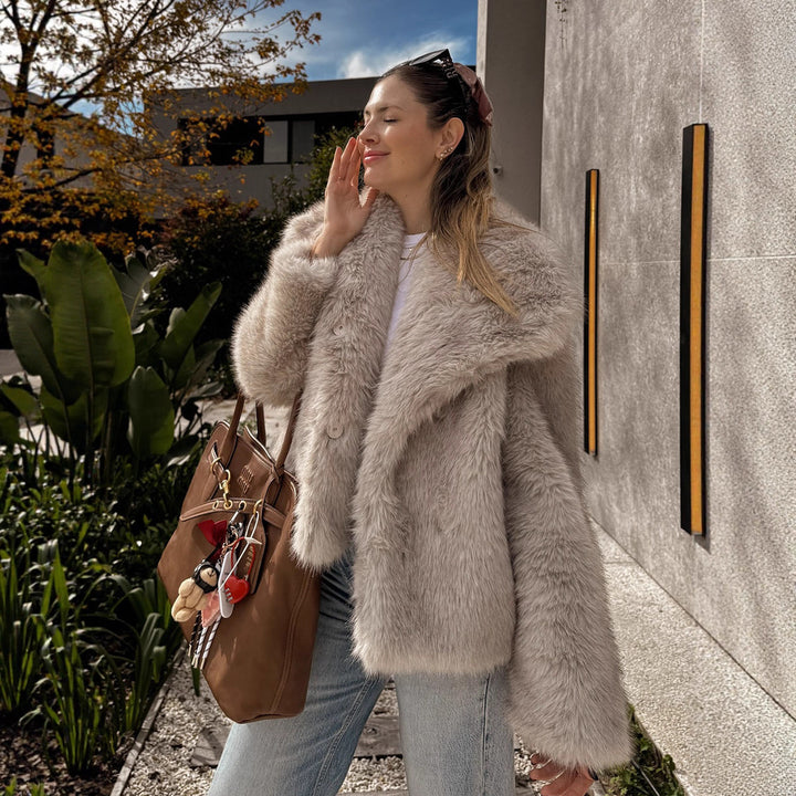 Ladies elegant faux fur coat with wide collar Lune London