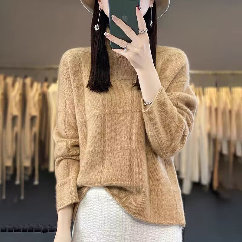 Comfortable knitted sweater for women in chic and stylish checkered design