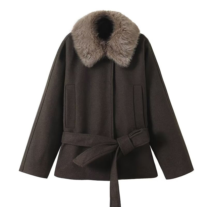 Veste de transition pour femmes avec col en fausse fourrure luxueux et ceinture à la taille Chic & Stil