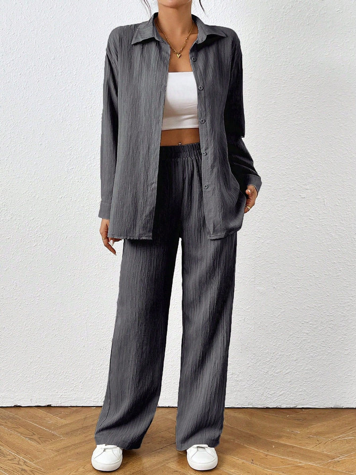 Casual and elegant set for women in fine pleated material Lune London