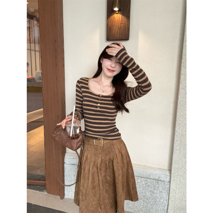 Women's long sleeve shirt with fashionable round neck and decorative buttons Chic & Stil