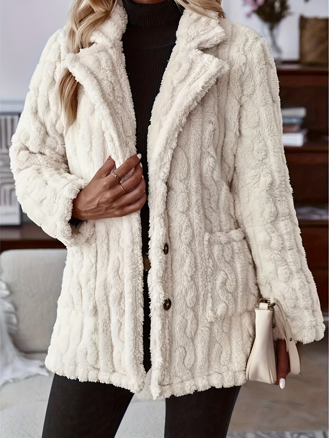 Women's coat in soft and warm faux fur with chic and stylish button design