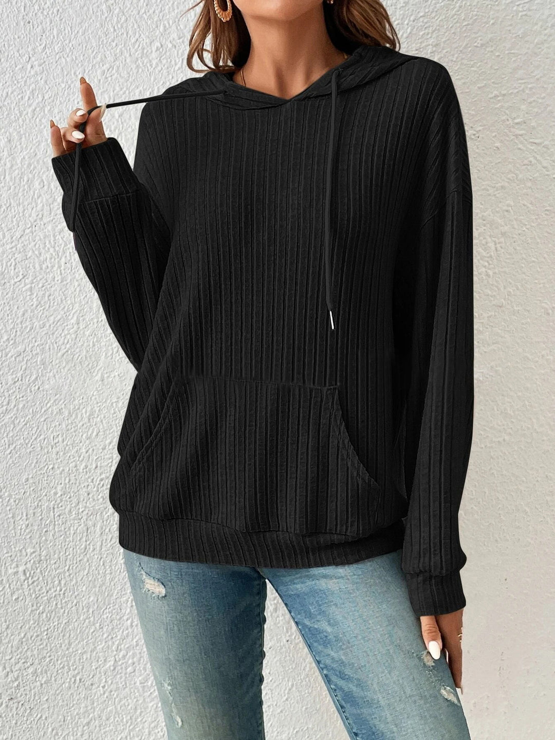 Comfortable women's hoodie with ribbed structure and practical kangaroo pocket Lune London