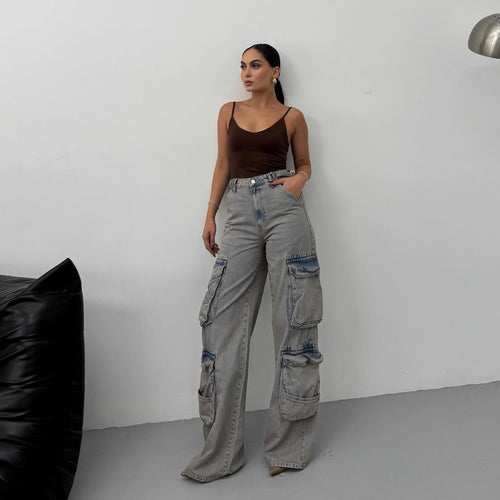 High-waisted cargo jeans for women with practical pockets Lune London