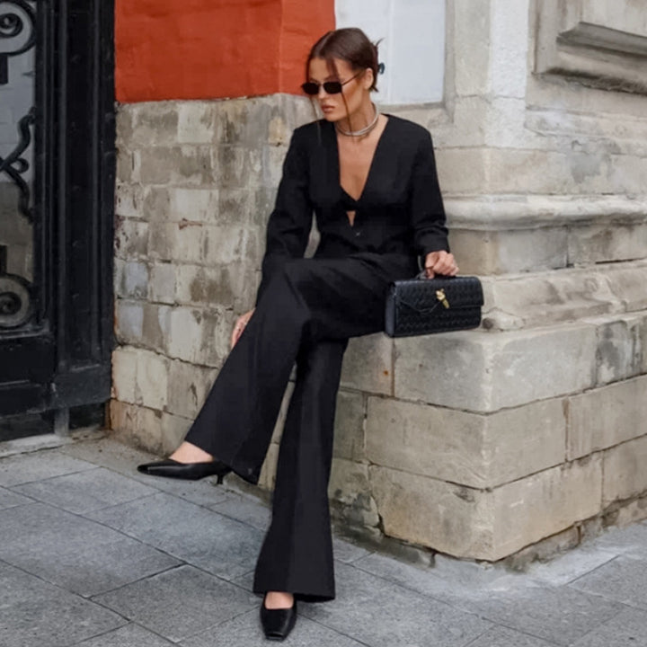 Elegant blazer-pants set for women with a slim silhouette and high-quality fabric Lune London