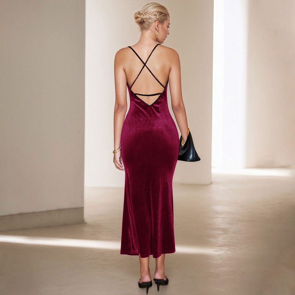 Robe maxi en velours pour femmes avec coupe ajustée et élégantes bretelles spaghetti Chic & Stil
