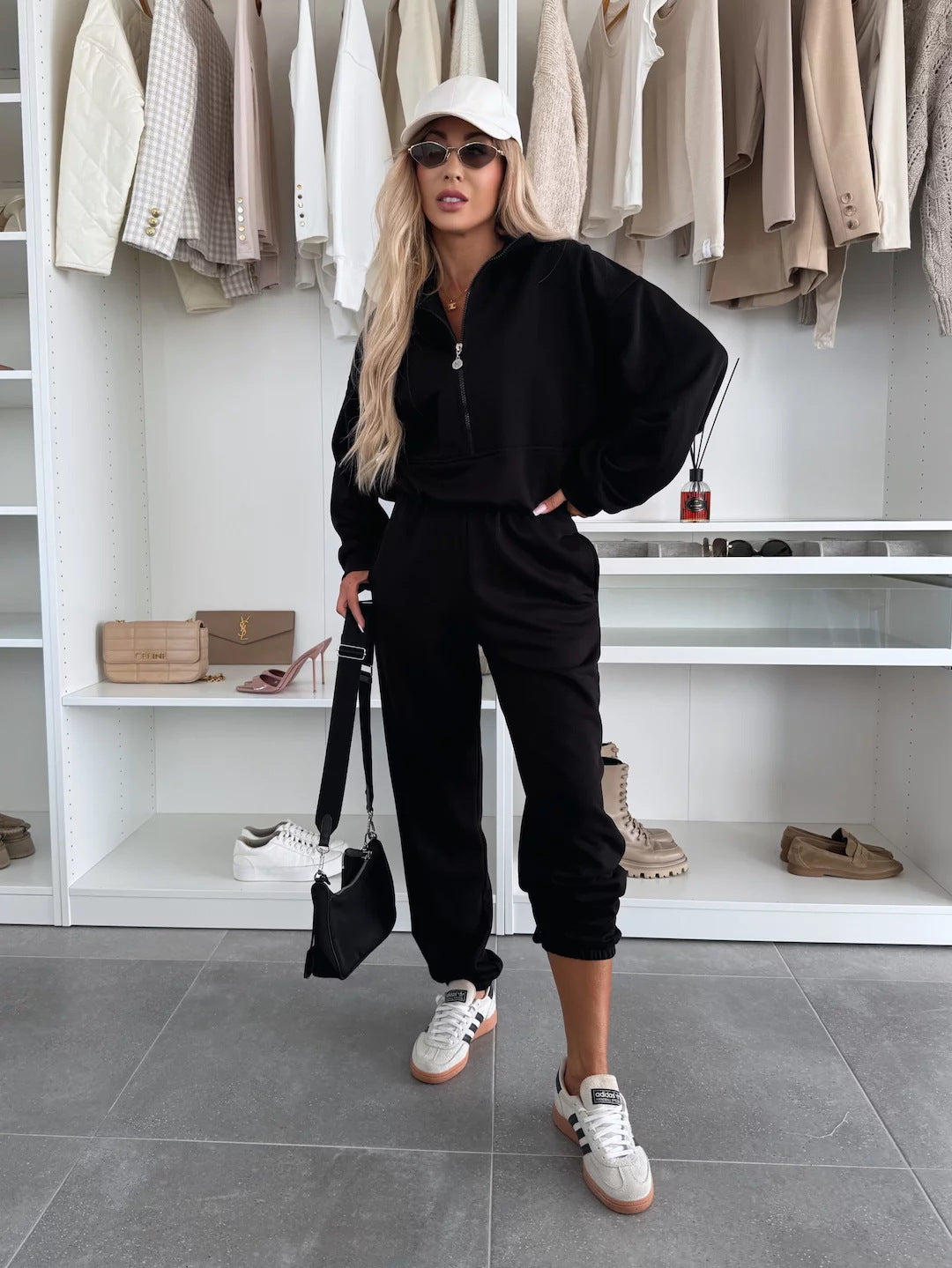 Sports loungewear set for women with stylish high collar and zipper Chic und Stil