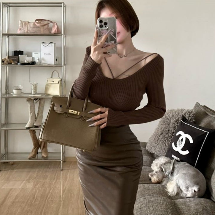 Women's long sleeve top with deep V-neck and fine rib knit Lune London