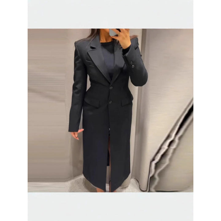 Ladies elegant long blazer with a slim silhouette and classic details Lune London