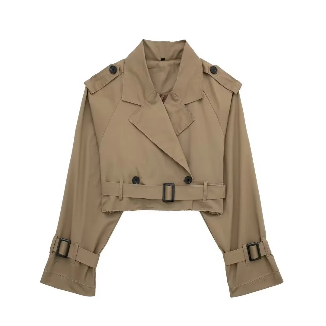 Fashionable short trench coat for women with an elegant design and stylish details Lune London