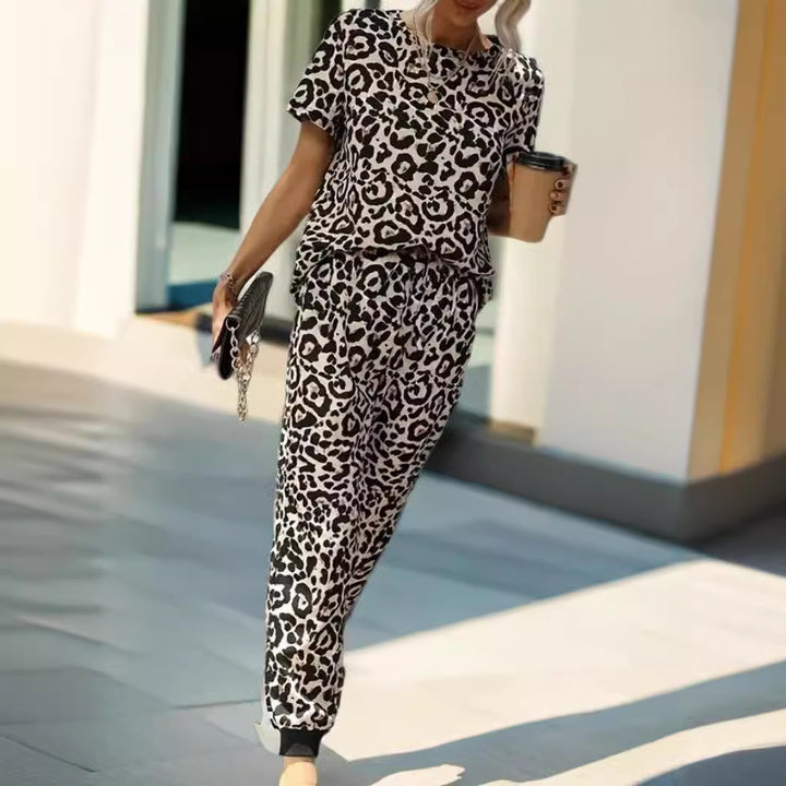 Comfortable lounge set for women with leopard print Lune London