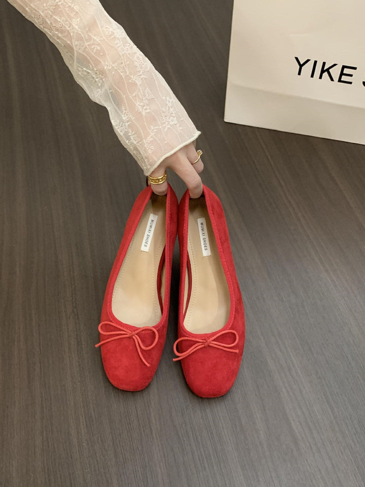 Women's ballerinas with delicate bow detail and velvety surface texture Lune London