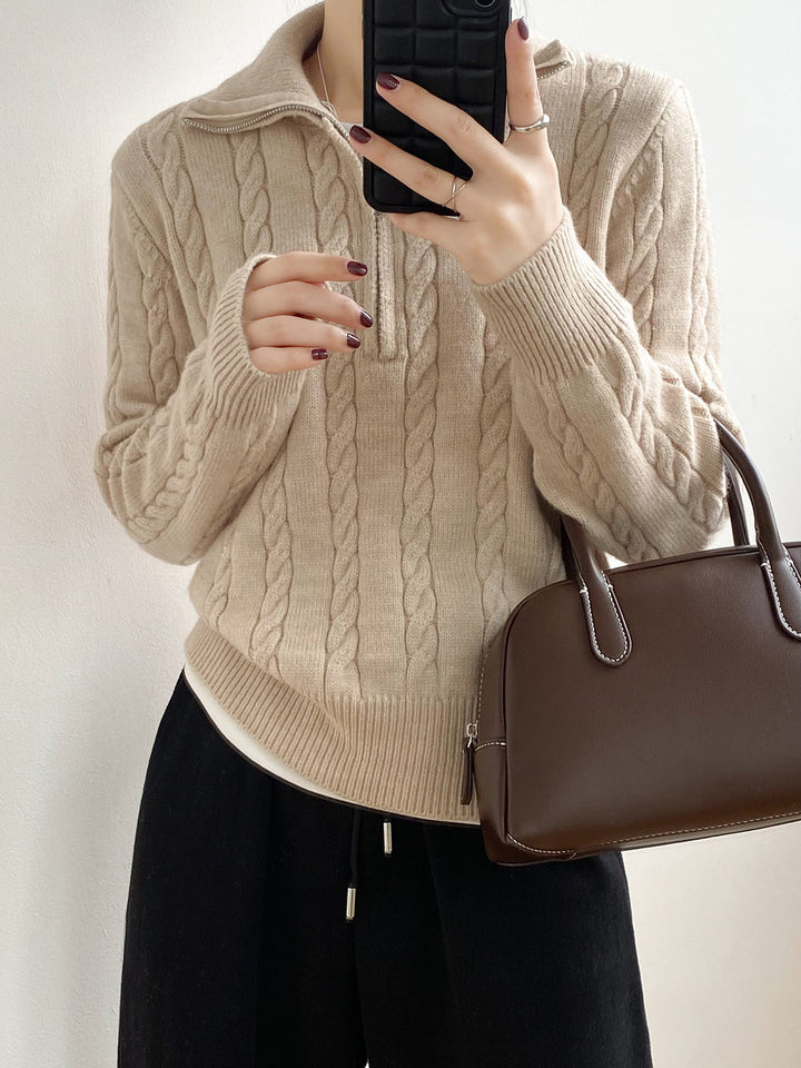Pull en tricot épais pour femme avec col montant et motif en cable Chic & Stil