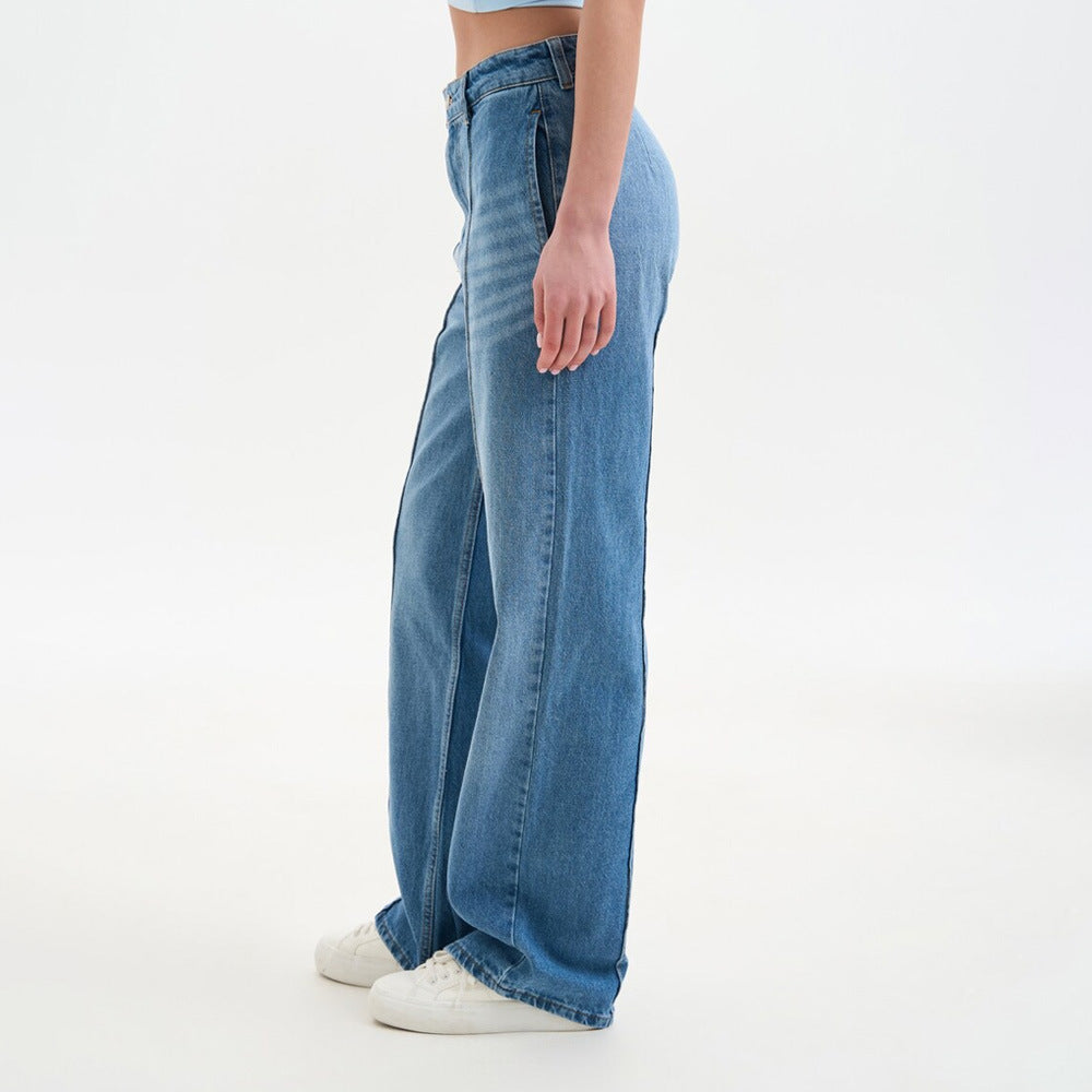 Wide high-waisted jeans for women with a trendy vintage design Lune London