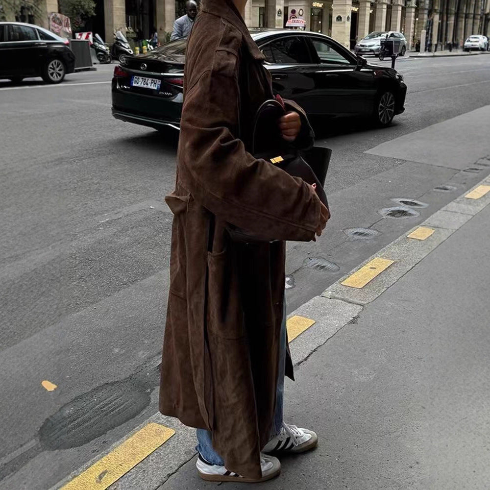 Manteau trench en daim élégant pour femme avec poches pratiques et ceinture à la taille Chic & Stil