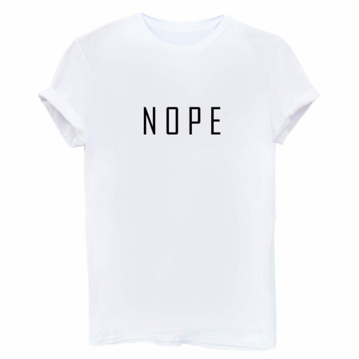 T-shirt pour femmes avec un lettrage moderne accrocheur Chic & Stil