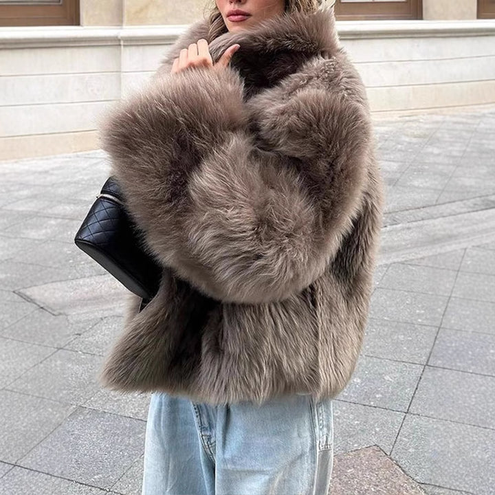Modern oversized women's fur jacket with comfortable collar Lune London