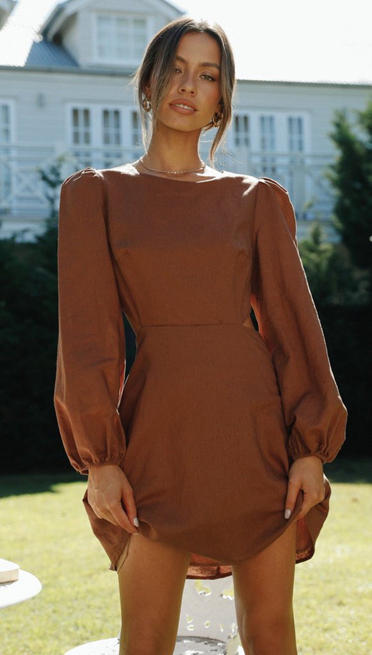 Robe minnie à pois pour femmes avec des manches volumineuses et une coupe ajustée Chic & Stil
